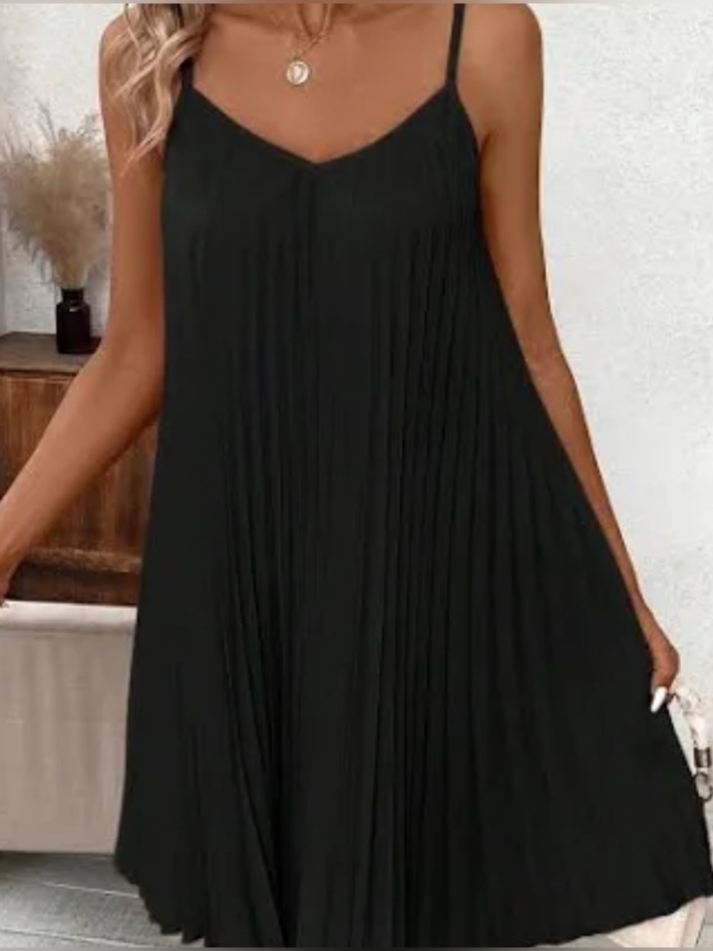 Romeo & Juliet Couture Women’s Black Pleated Spaghetti-Strap Dress, size Large